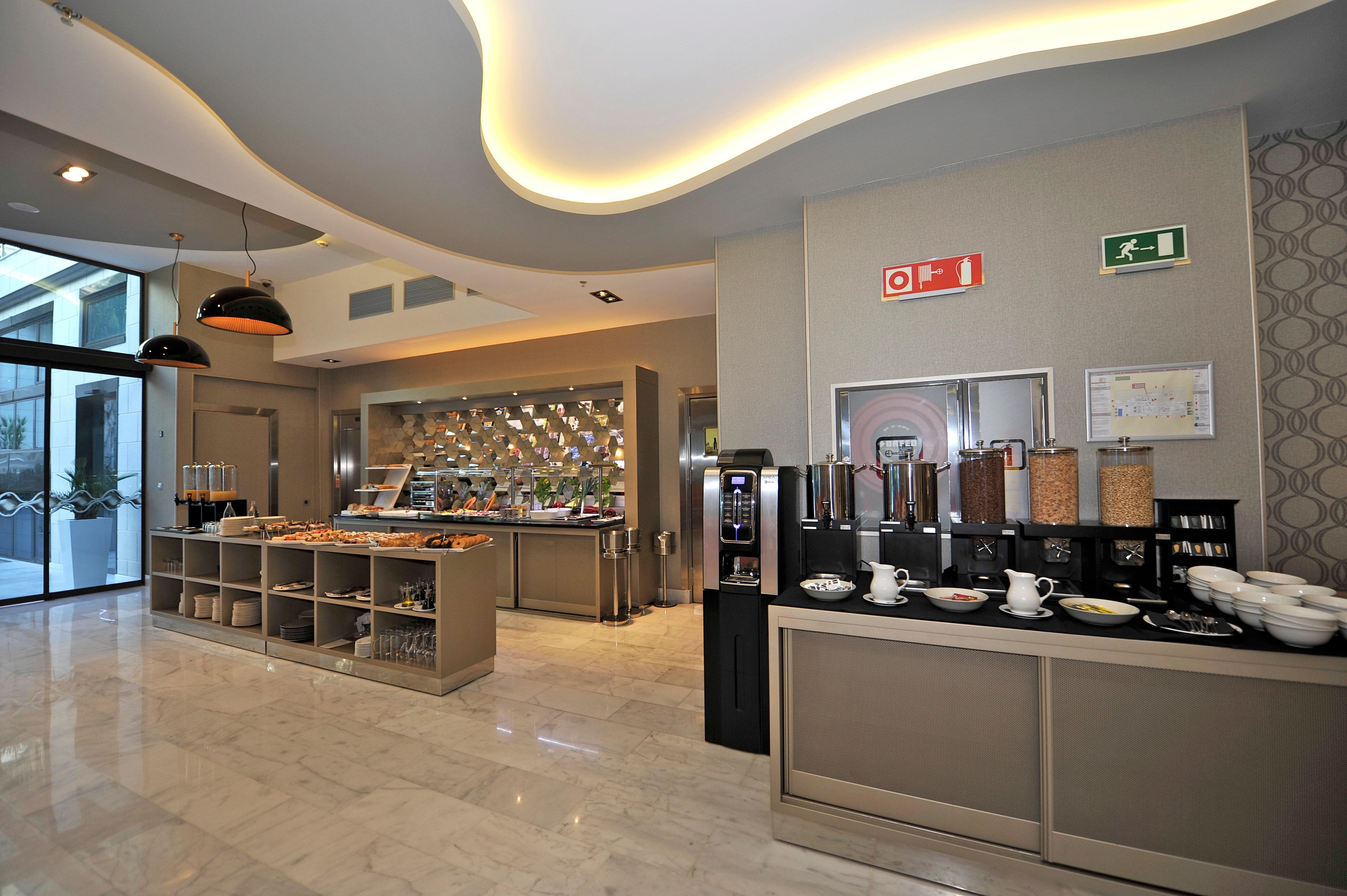 Hotel Indigo Barcelona - Plaza Catalunya, an IHG Hotel Bagian luar foto